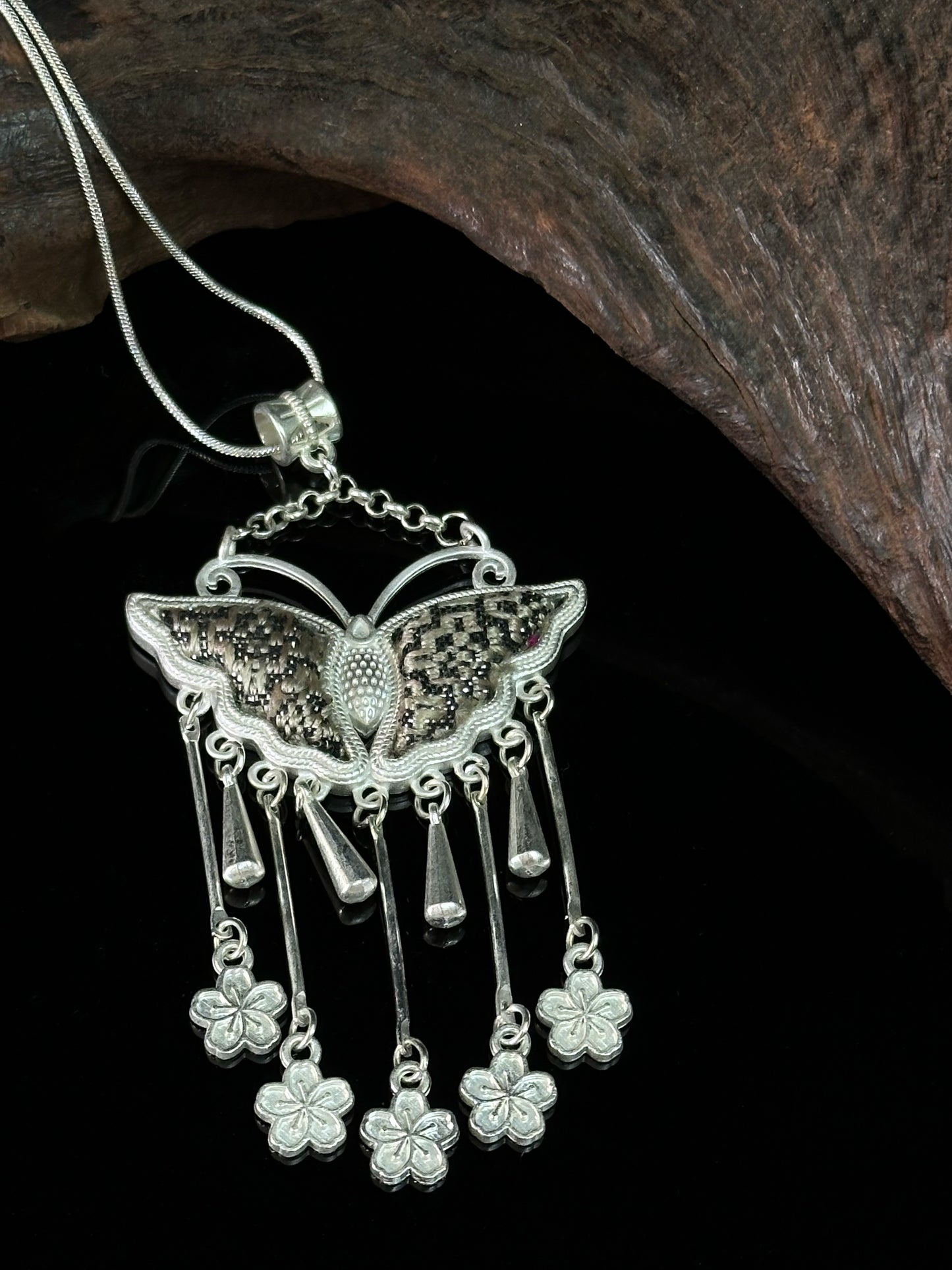 Ebonlace Wings over the Warding Script