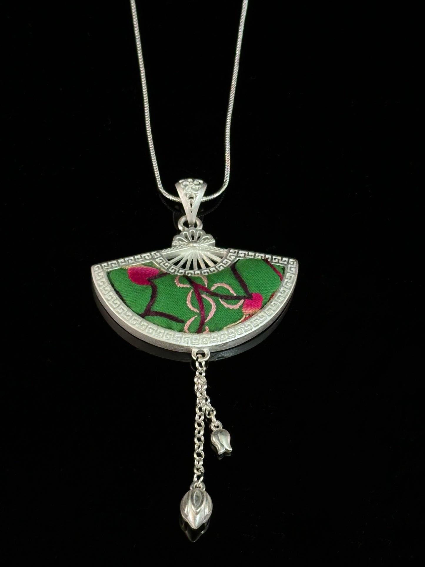 Verdantdream Bloom under the Silk Fan