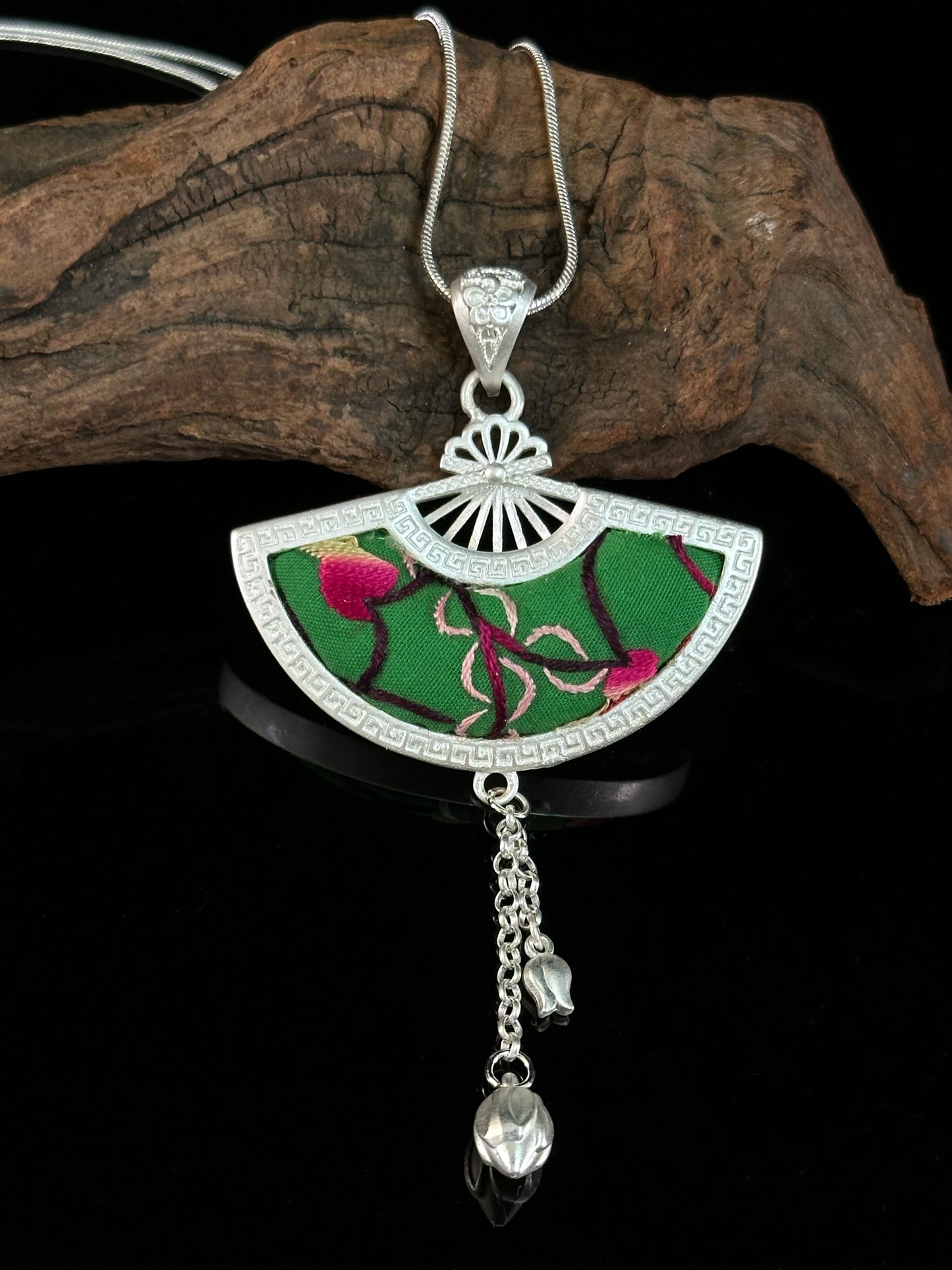 Verdantdream Bloom under the Silk Fan