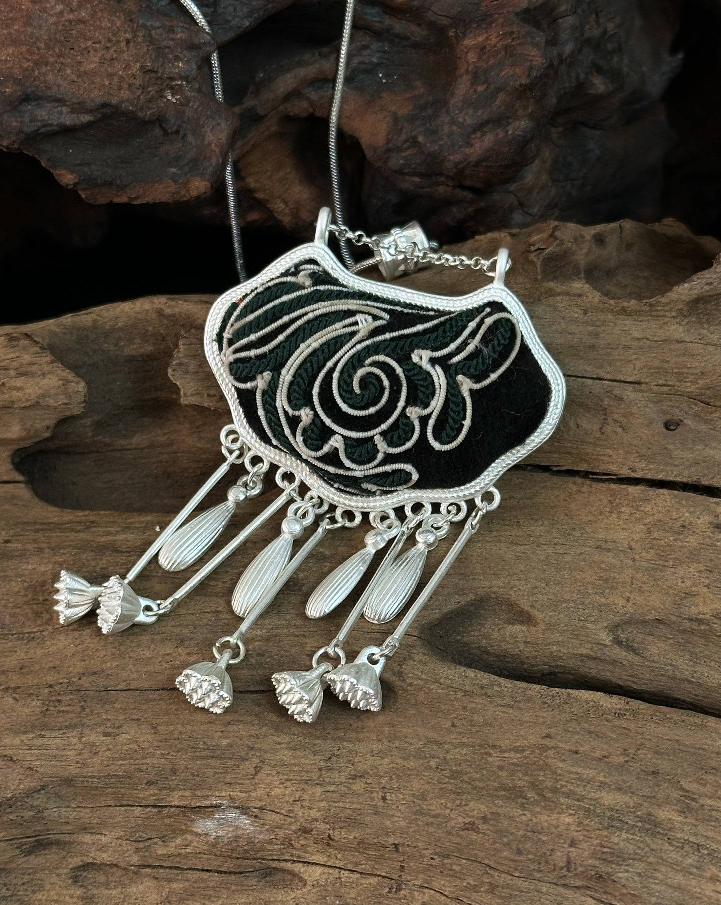 Obsidian Vine Emblem