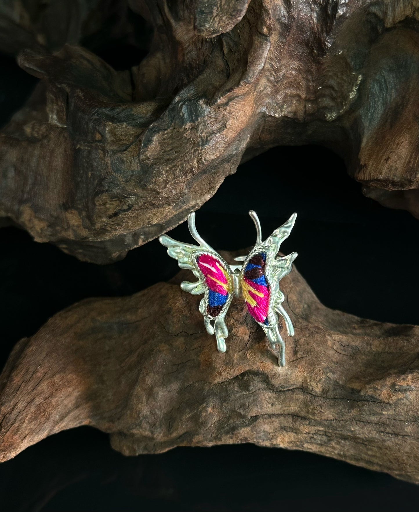 Dawnflutter over the Nightborne Grove