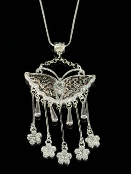 Ebonlace Wings over the Warding Script