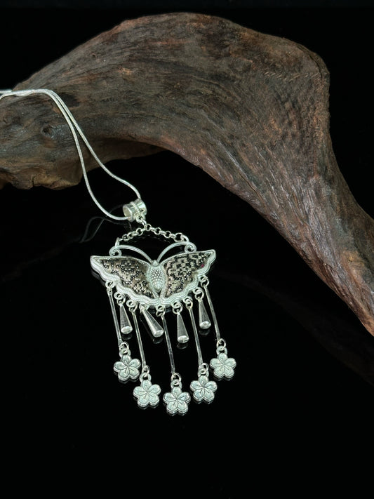 Ebonlace Wings over the Warding Script