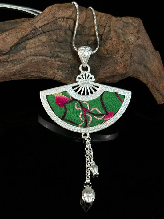 Verdantdream Bloom under the Silk Fan