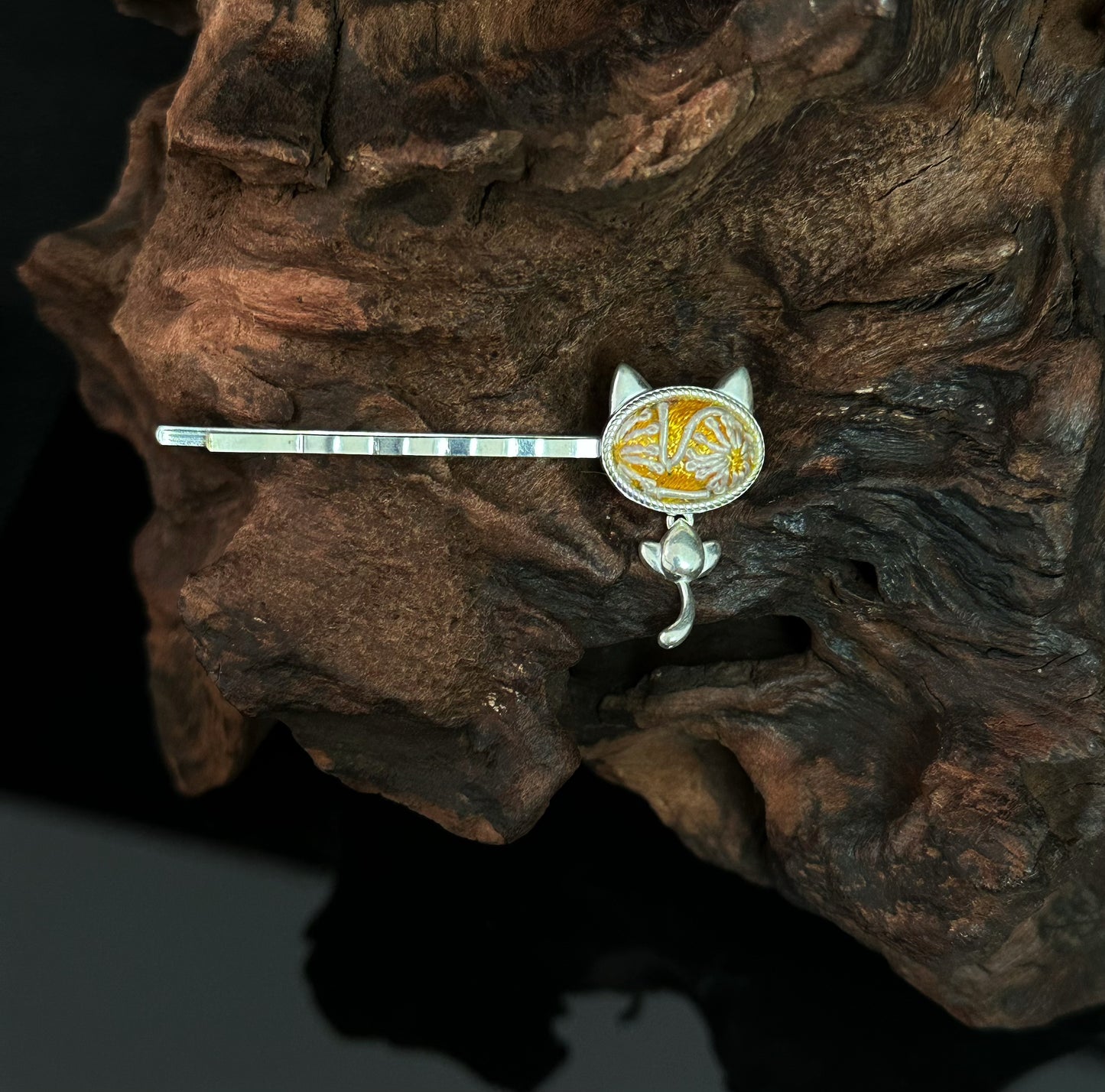 Amberwhisker Gleam
