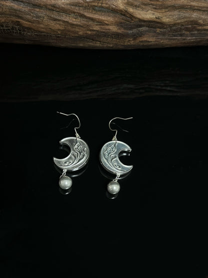Moonchant Whisper in Shadowlight